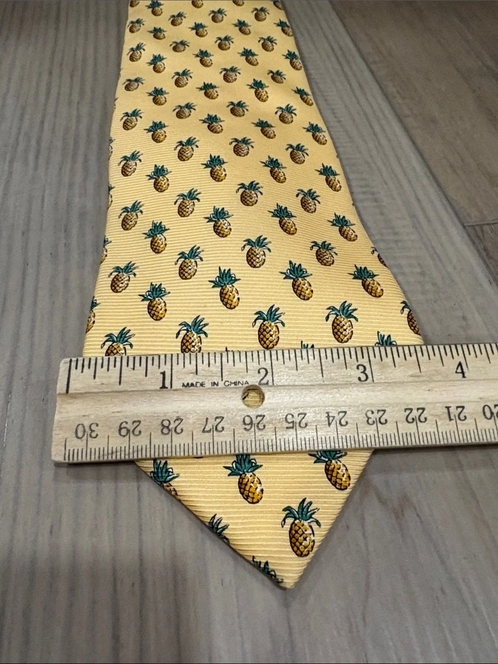 Lauren Ralph Lauren 100% Silk Men's Yellow Pineapple Print Tie USA Vintage
